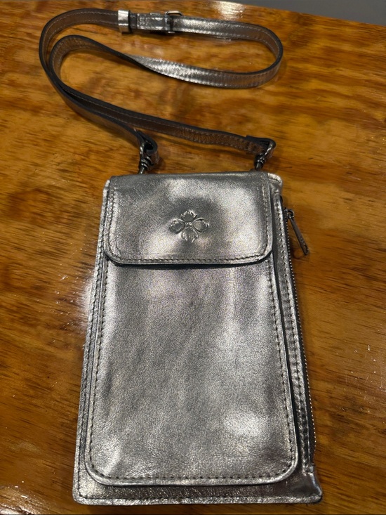 Patricia Nash Handbags - Metallic Silver Crossbody Phone Bag - Unbranded